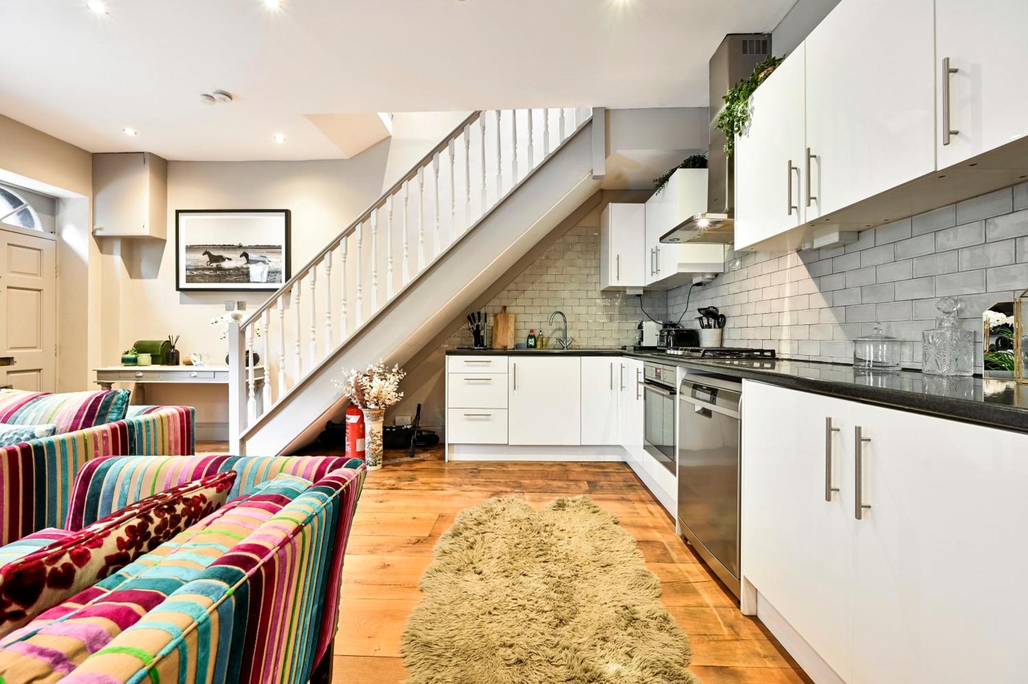 Magnificent 2 Bed Hyde Park Mews House London
