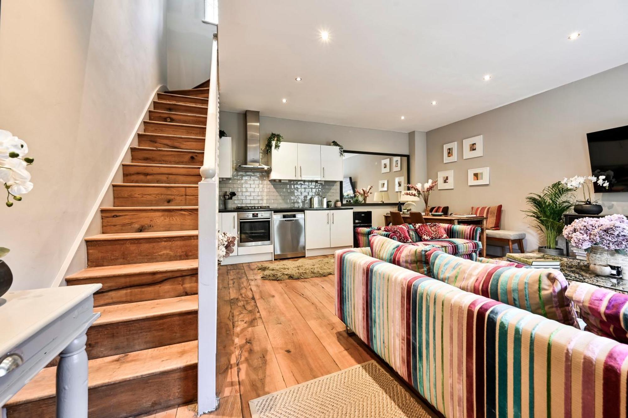 Magnificent 2 Bed Hyde Park Mews House *