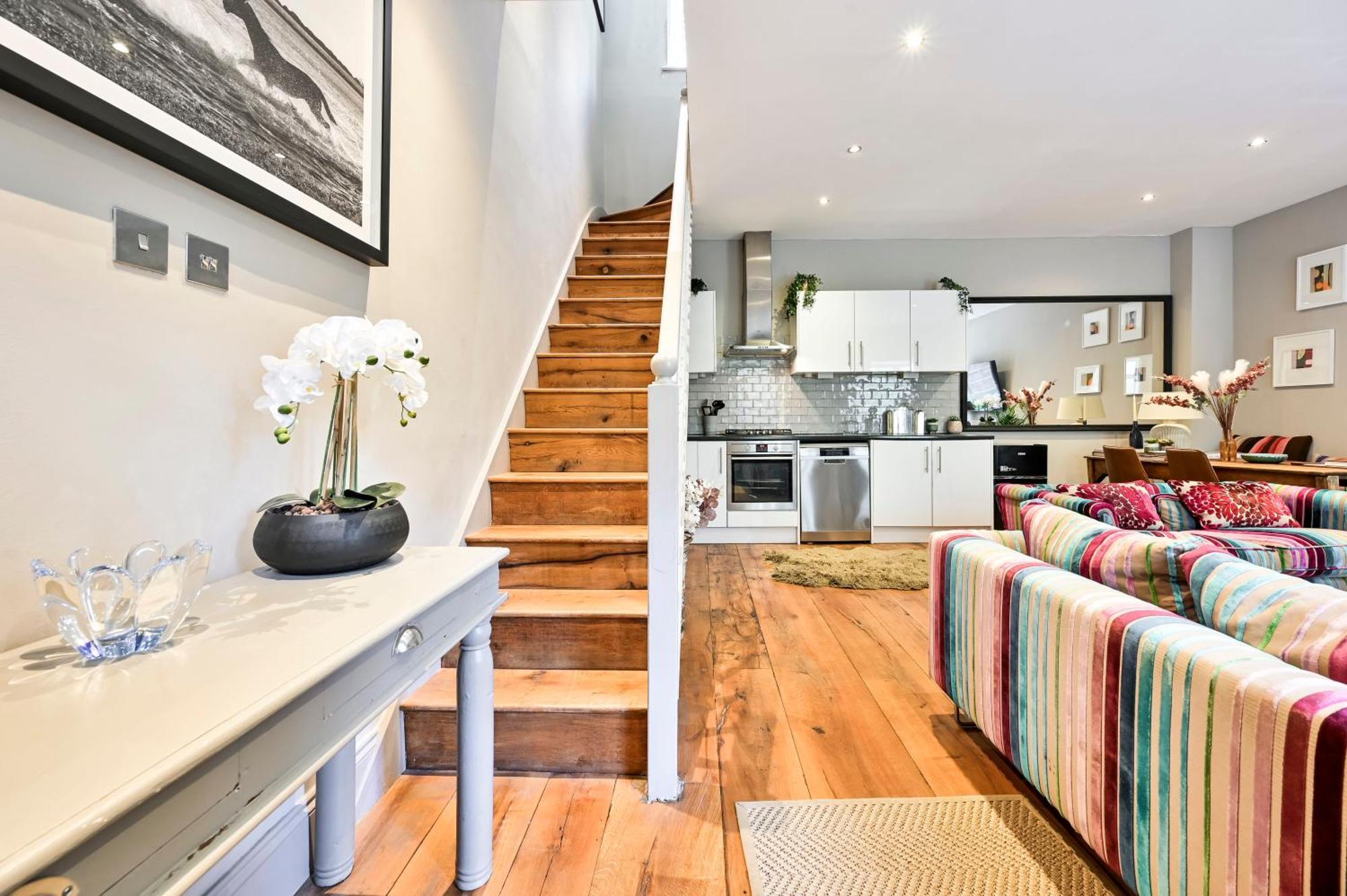 Magnificent 2 Bed Hyde Park Mews House Apartment *