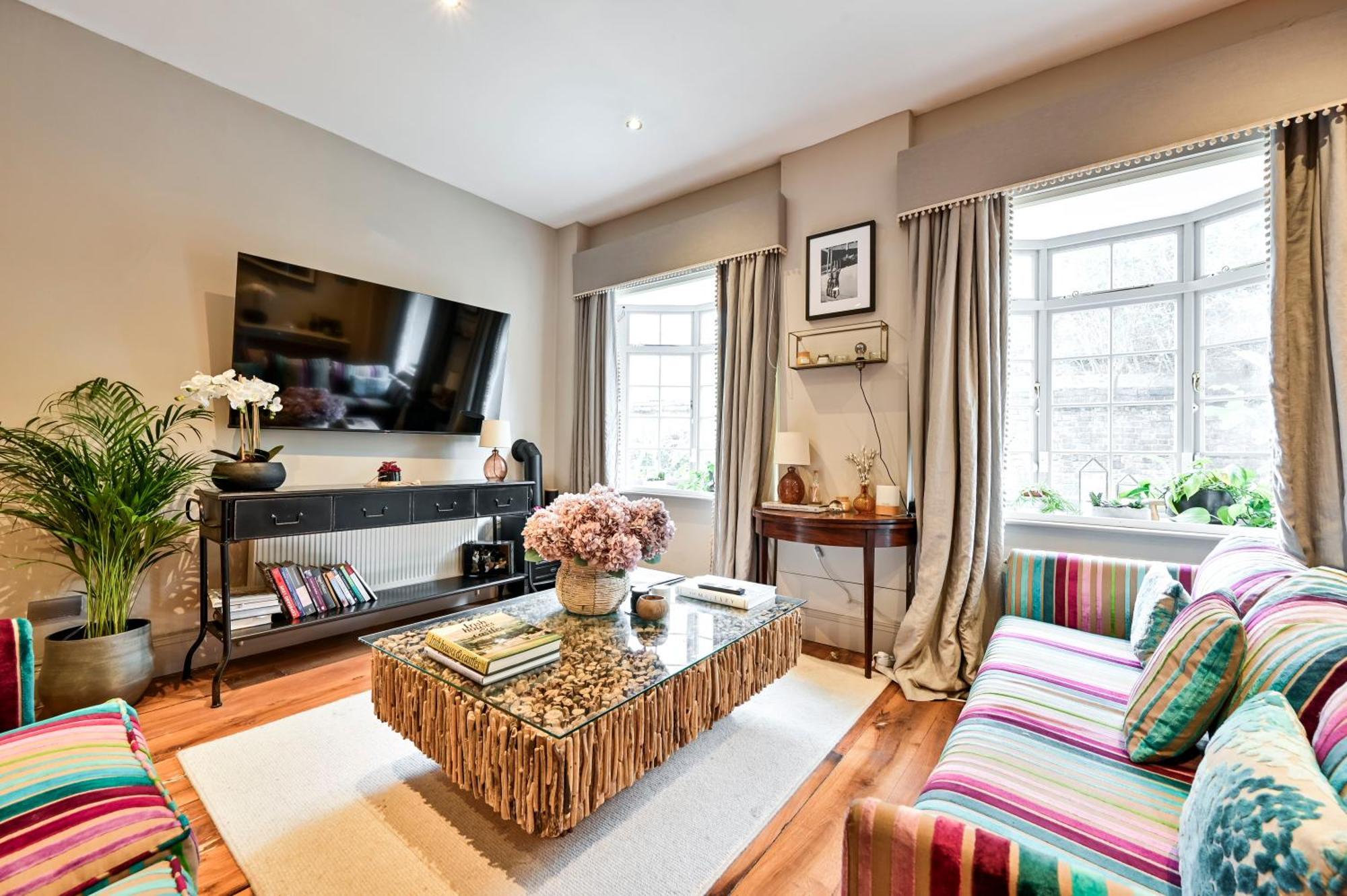 Magnificent 2 Bed Hyde Park Mews House