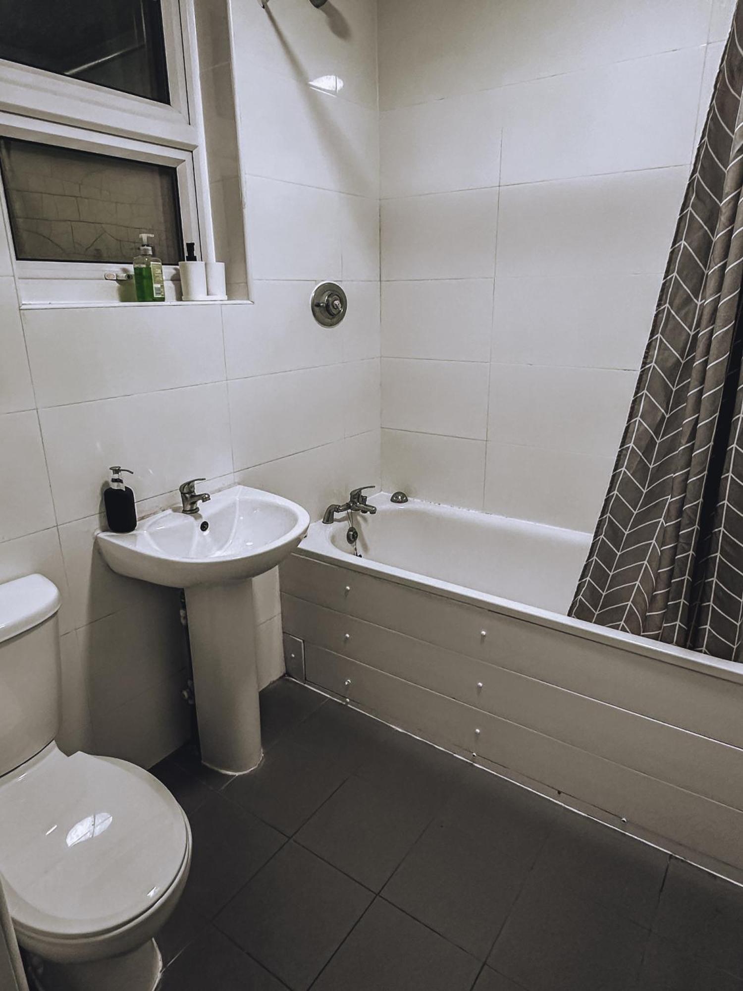 Spacious 3 In Tooting * London
