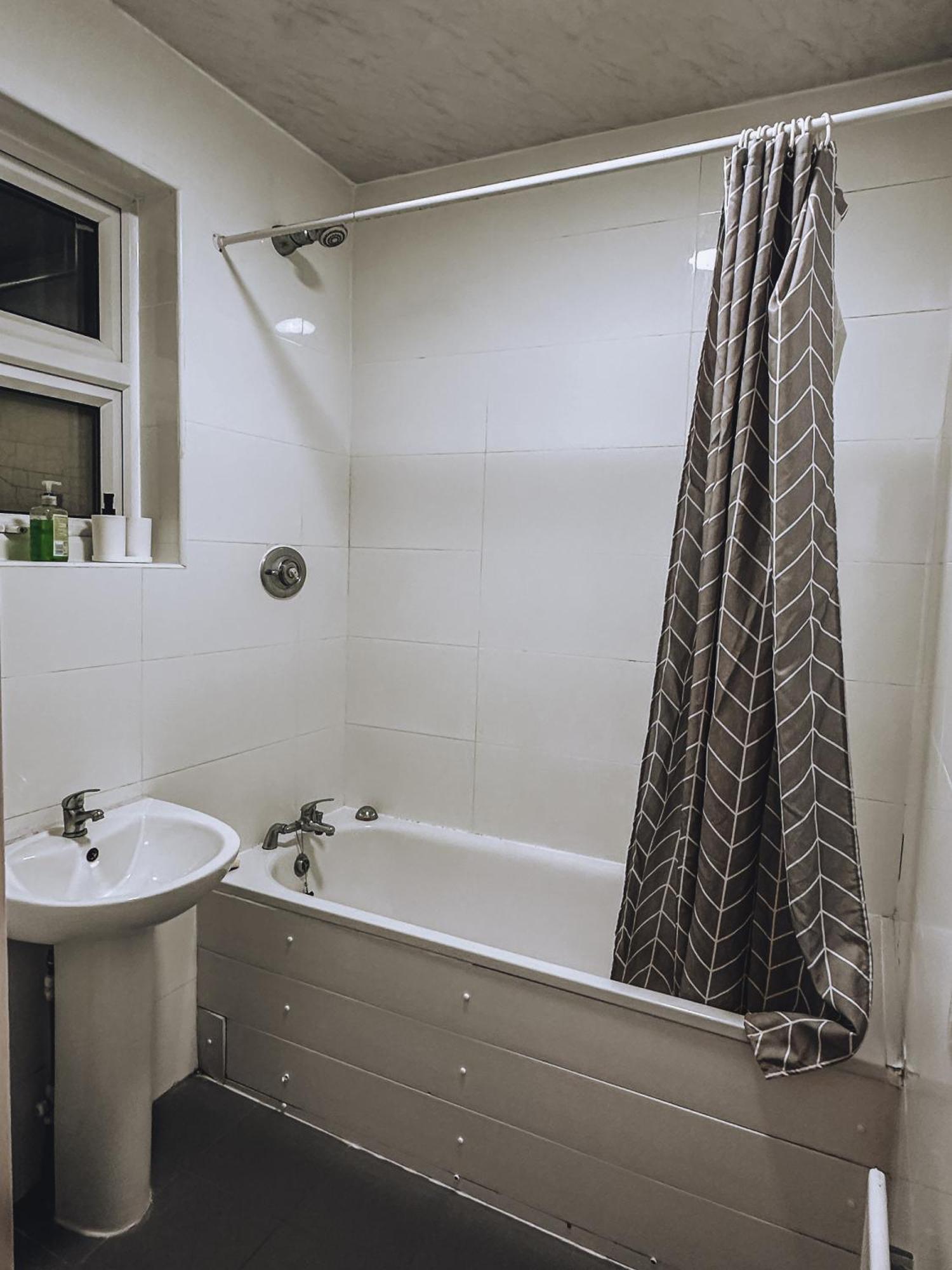 Spacious 3 In Tooting Guest house *
