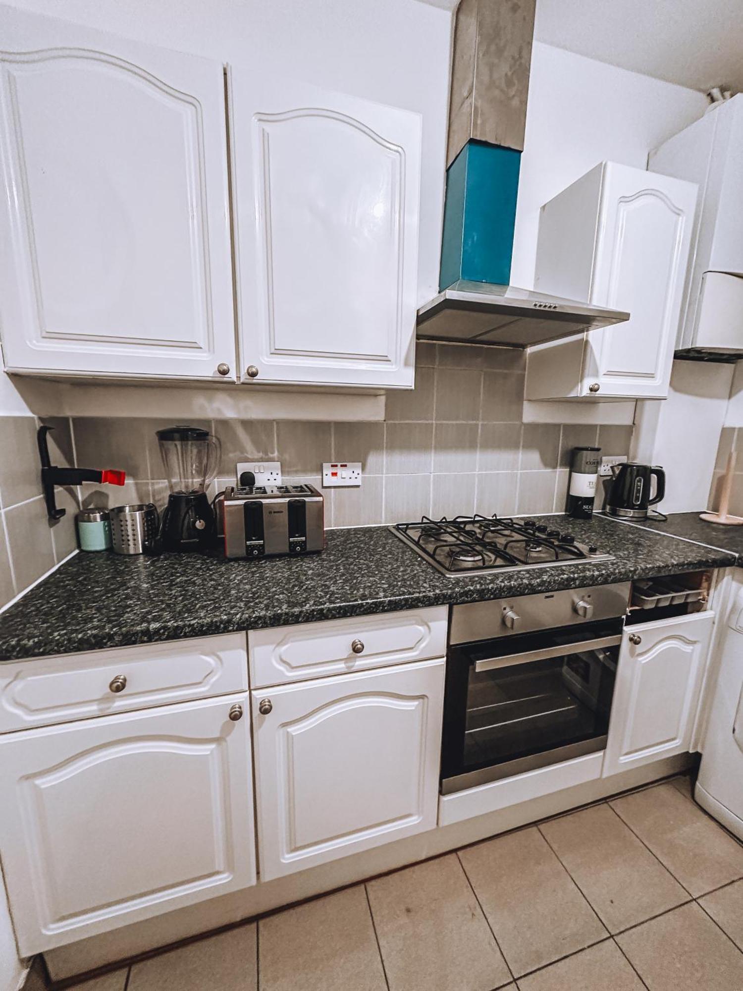 Spacious 3 In Tooting * London
