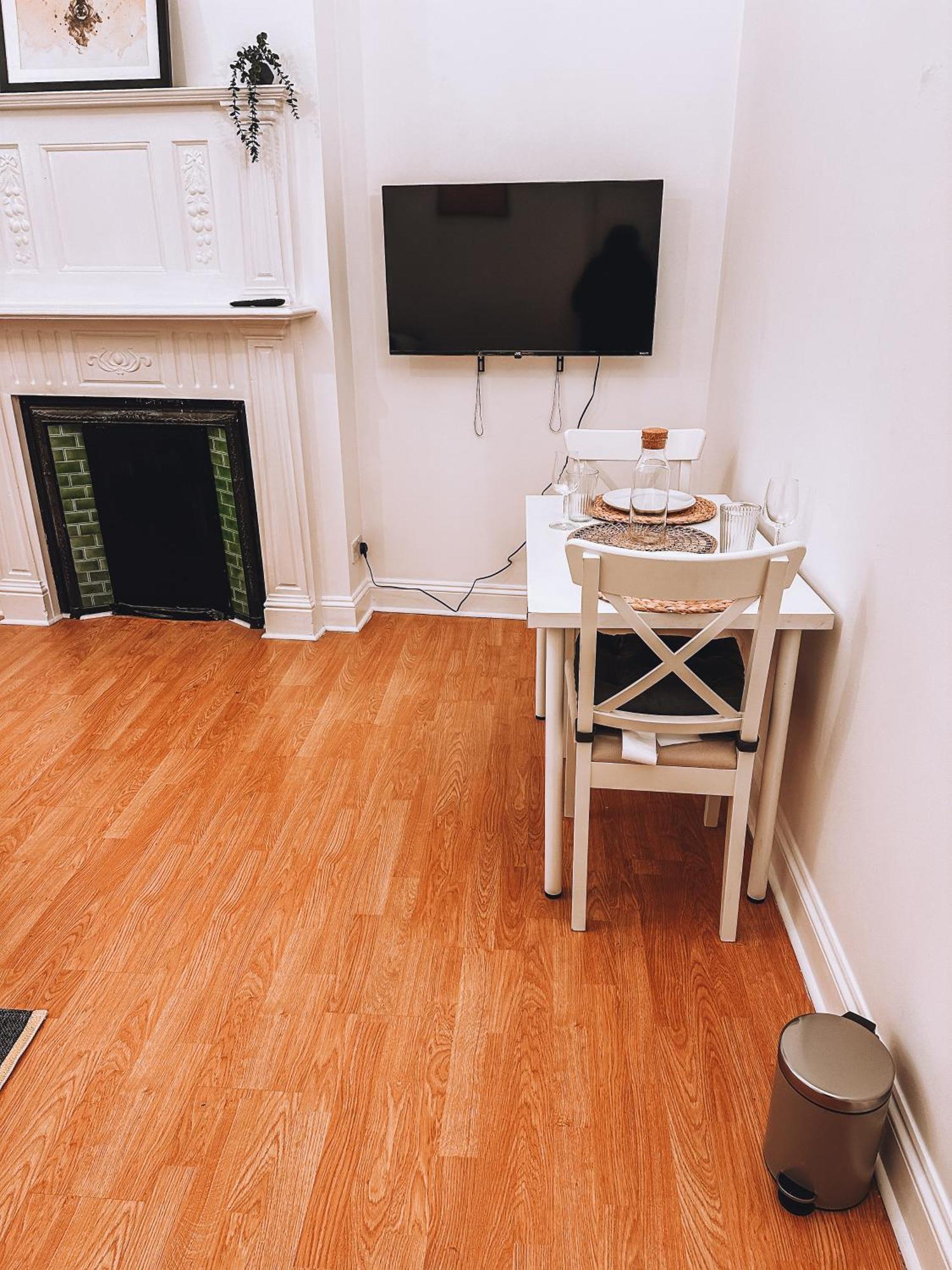Spacious 3 In Tooting * London