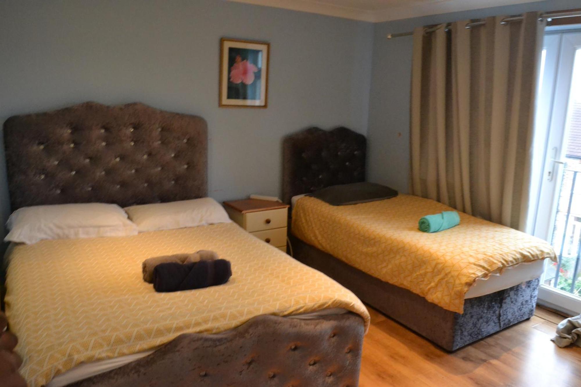 Ferienhaus Three Bedroom Flat, Camborne Avenue W13