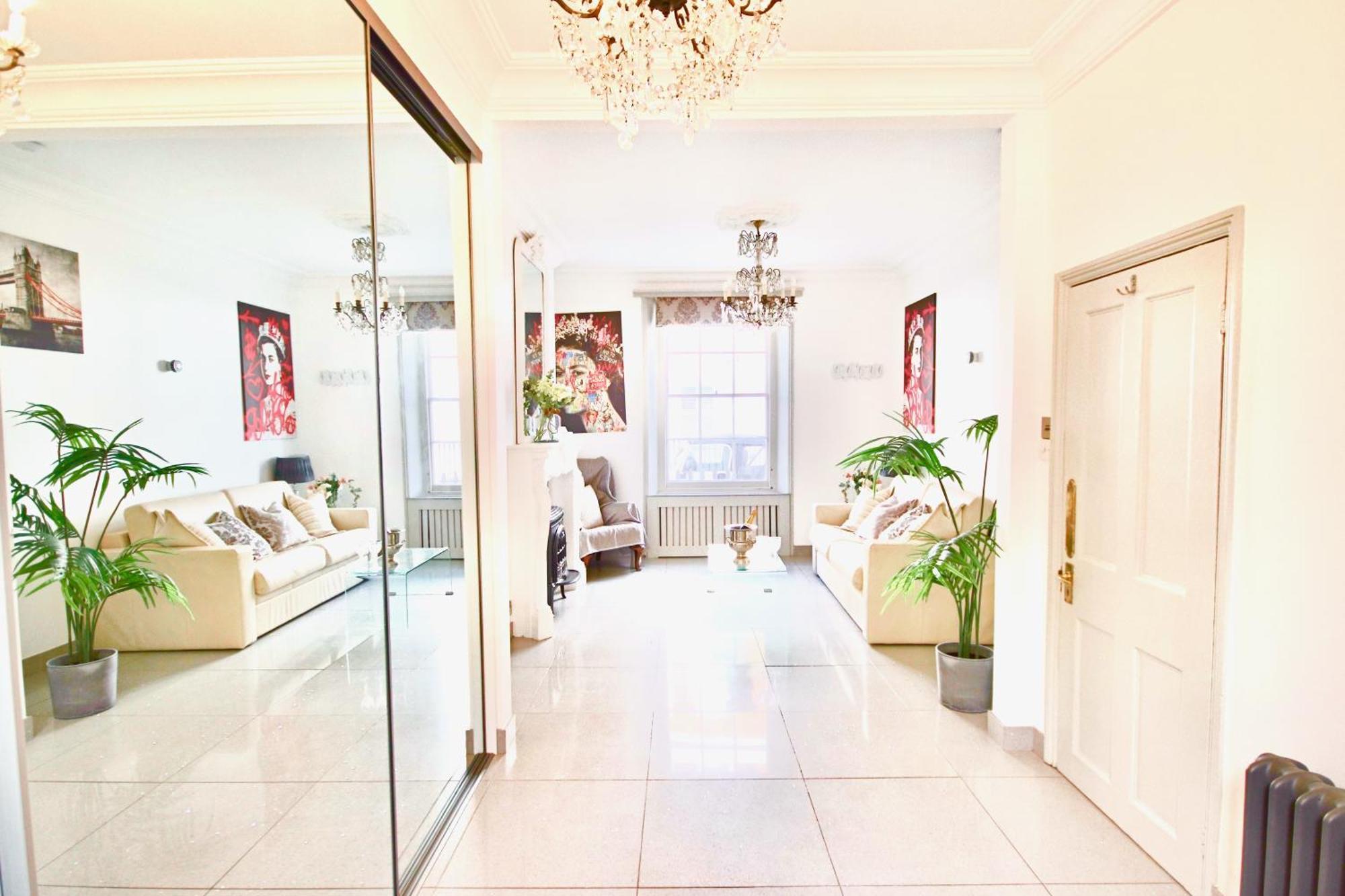 Victoria Belgravia Townhouse Apartment *