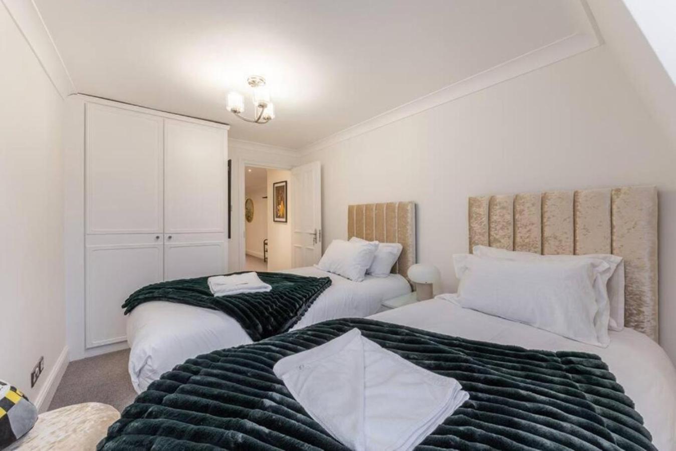 Harley Street Spectacular With High Ceilings, High Luxury *