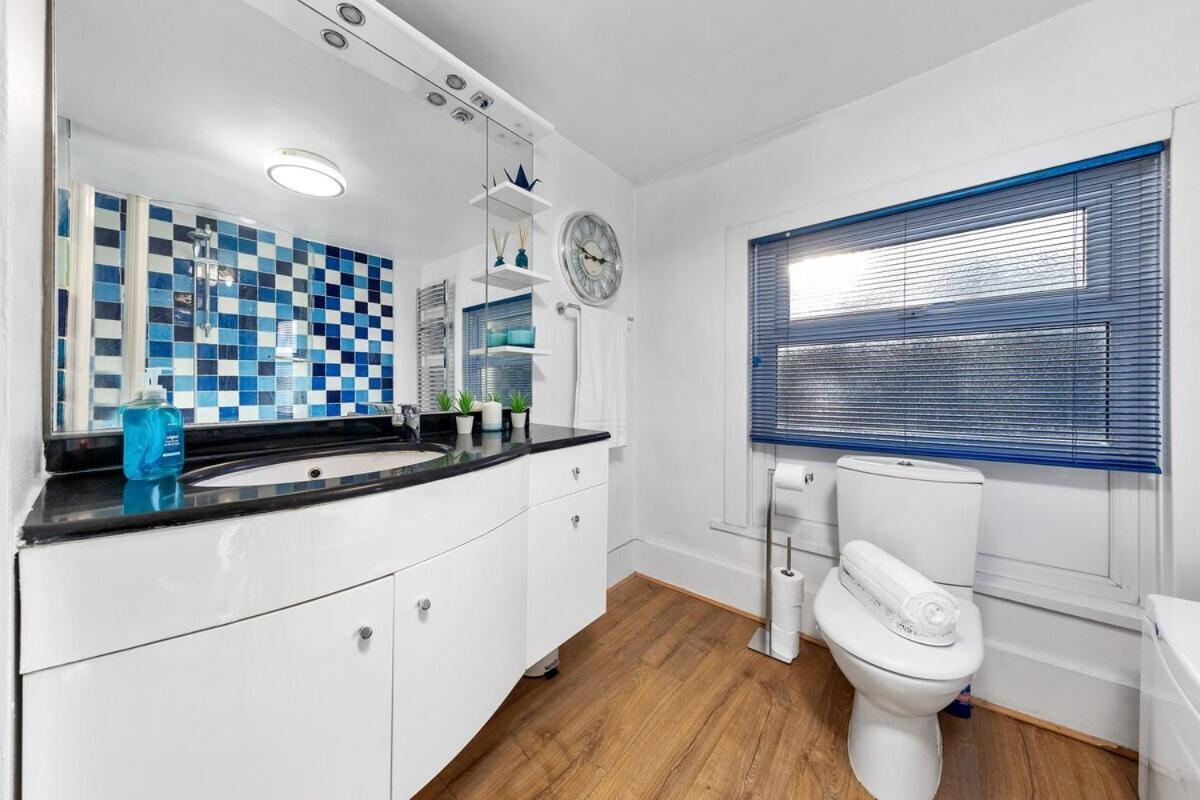 Balcony Blue Theme 1 Bedroom Luxury Flat Near Hyde Park! Accommodates Up To 6! Double Sofa Bed And Next To Station! Apartamento *