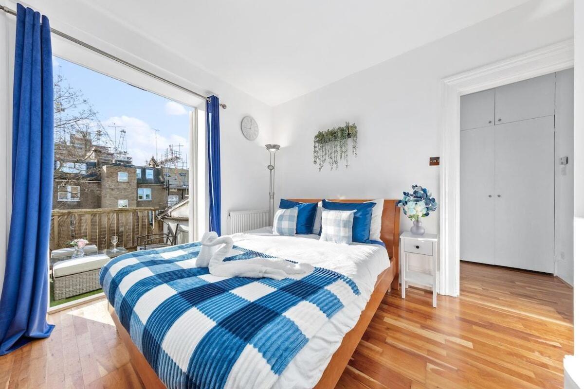Balcony Blue Theme 1 Bedroom Luxury Flat Near Hyde Park! Accommodates Up To 6! Double Sofa Bed And Next To Station! Apartamento Londres