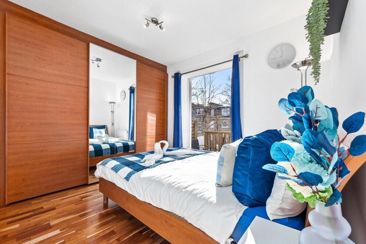 Apartamento Balcony Blue Theme 1 Bedroom Luxury Flat Near Hyde Park! Accommodates Up To 6! Double Sofa Bed And Next To Station! *