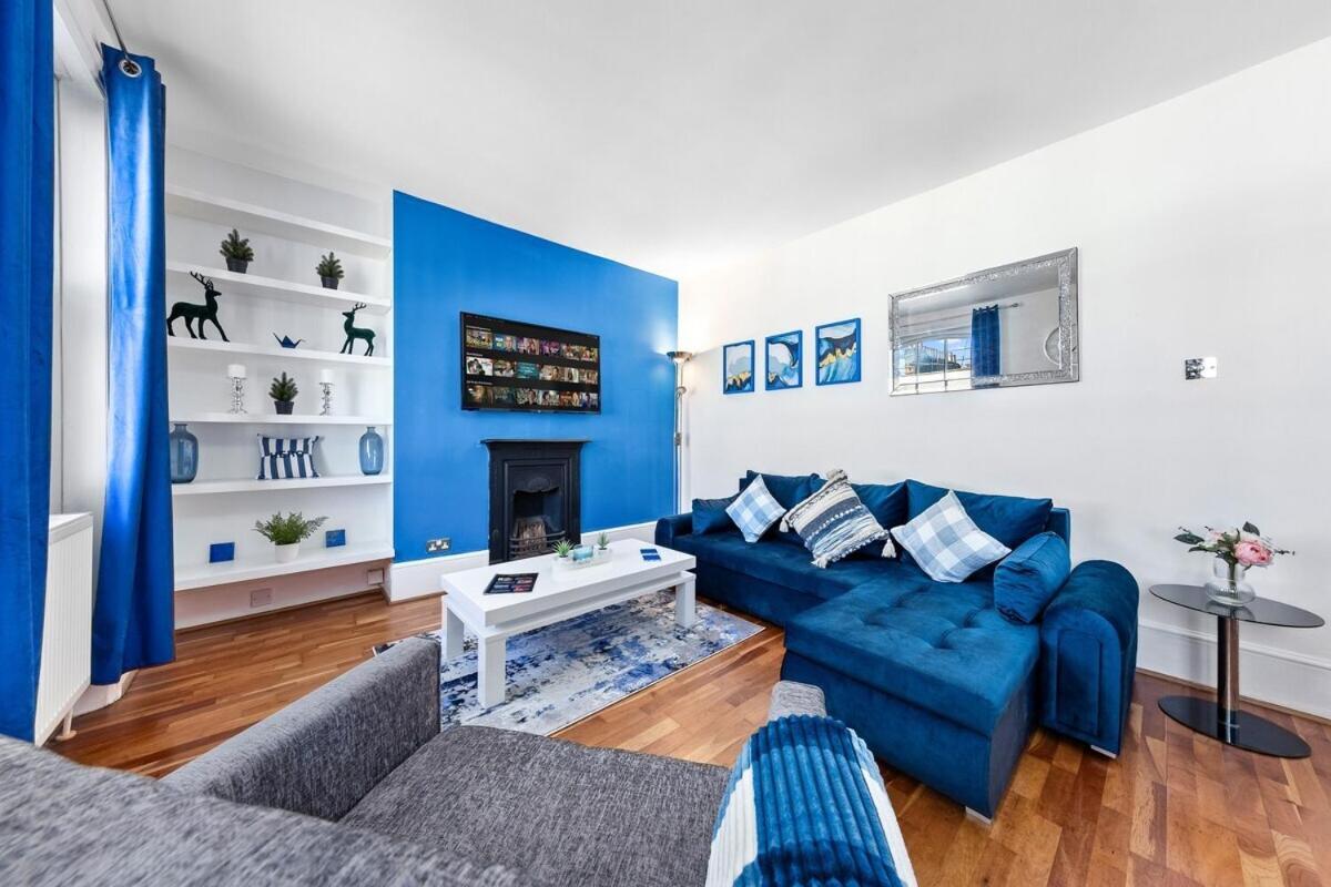 Balcony Blue Theme 1 Bedroom Luxury Flat Near Hyde Park! Accommodates Up To 6! Double Sofa Bed And Next To Station! Apartamento