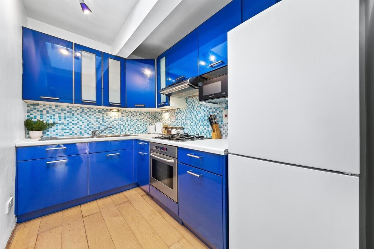 Apartamento Balcony Blue Theme 1 Bedroom Luxury Flat Near Hyde Park! Accommodates Up To 6! Double Sofa Bed And Next To Station! Londres