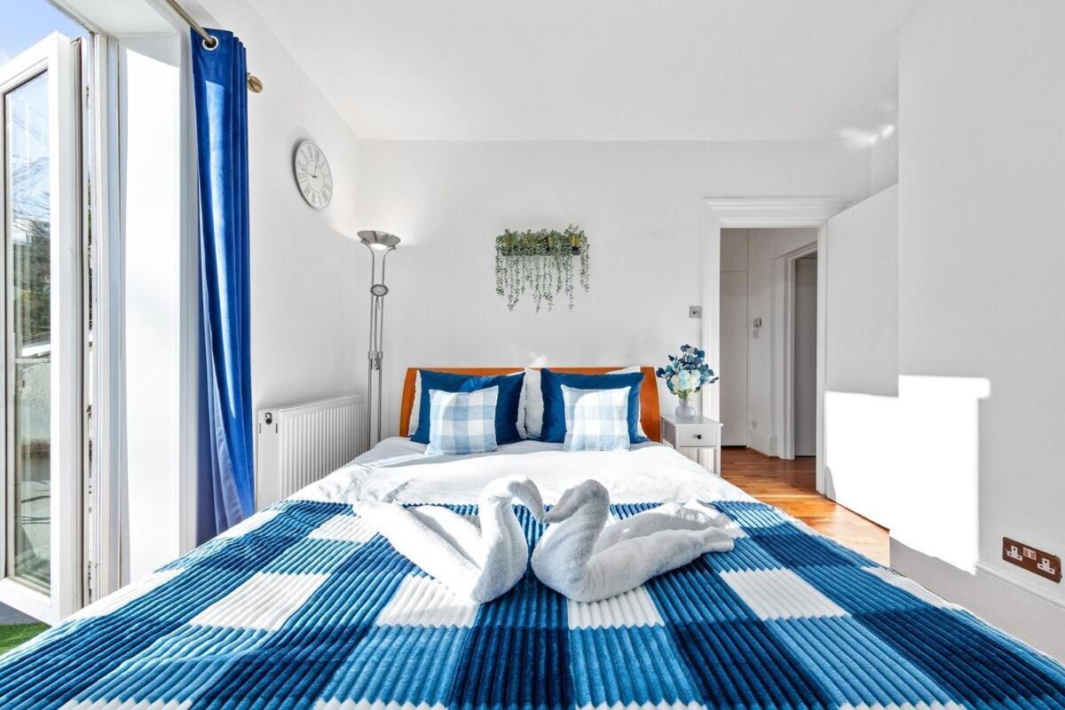 Apartamento Balcony Blue Theme 1 Bedroom Luxury Flat Near Hyde Park! Accommodates Up To 6! Double Sofa Bed And Next To Station! *