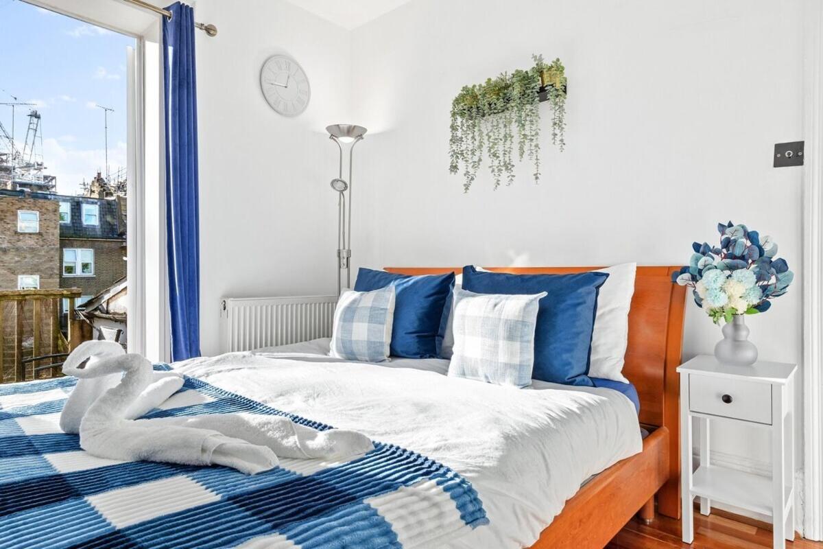 Apartamento Balcony Blue Theme 1 Bedroom Luxury Flat Near Hyde Park! Accommodates Up To 6! Double Sofa Bed And Next To Station! Londres