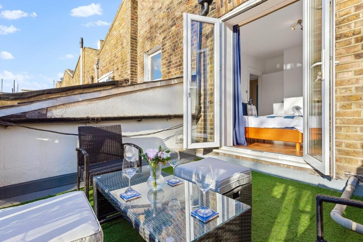 Apartamento Balcony Blue Theme 1 Bedroom Luxury Flat Near Hyde Park! Accommodates Up To 6! Double Sofa Bed And Next To Station! *