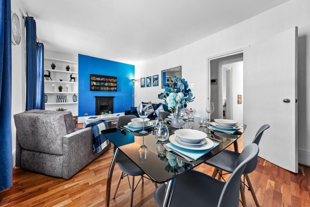 Apartamento Balcony Blue Theme 1 Bedroom Luxury Flat Near Hyde Park! Accommodates Up To 6! Double Sofa Bed And Next To Station! Londres