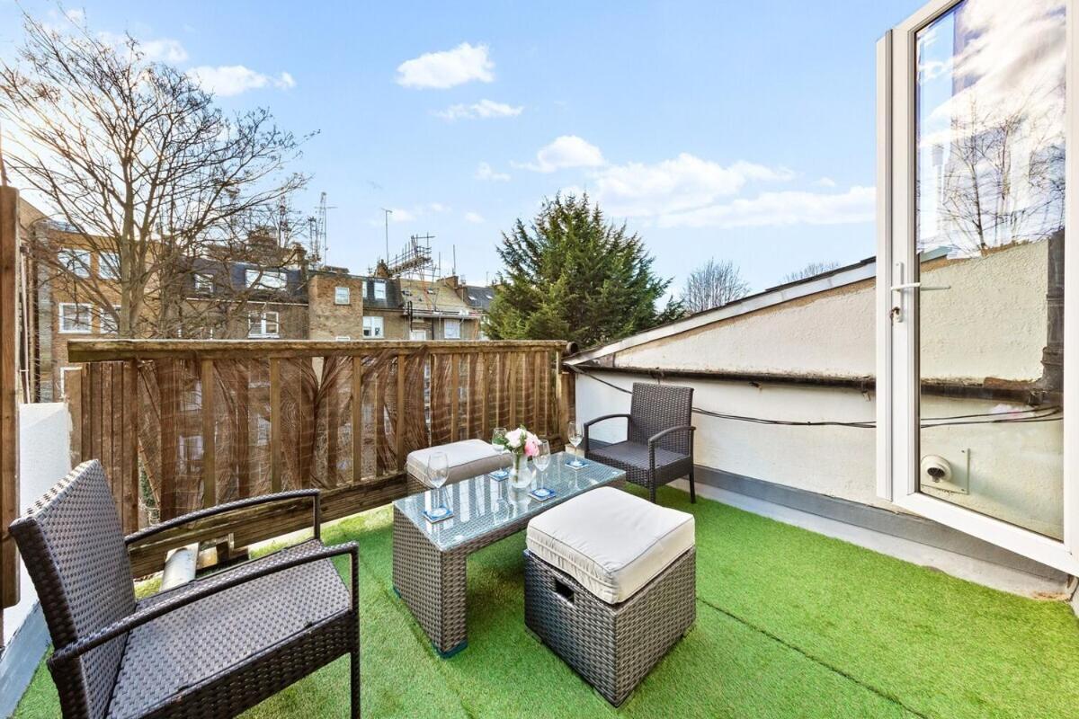 Balcony Blue Theme 1 Bedroom Luxury Flat Near Hyde Park! Accommodates Up To 6! Double Sofa Bed And Next To Station! Apartamento *