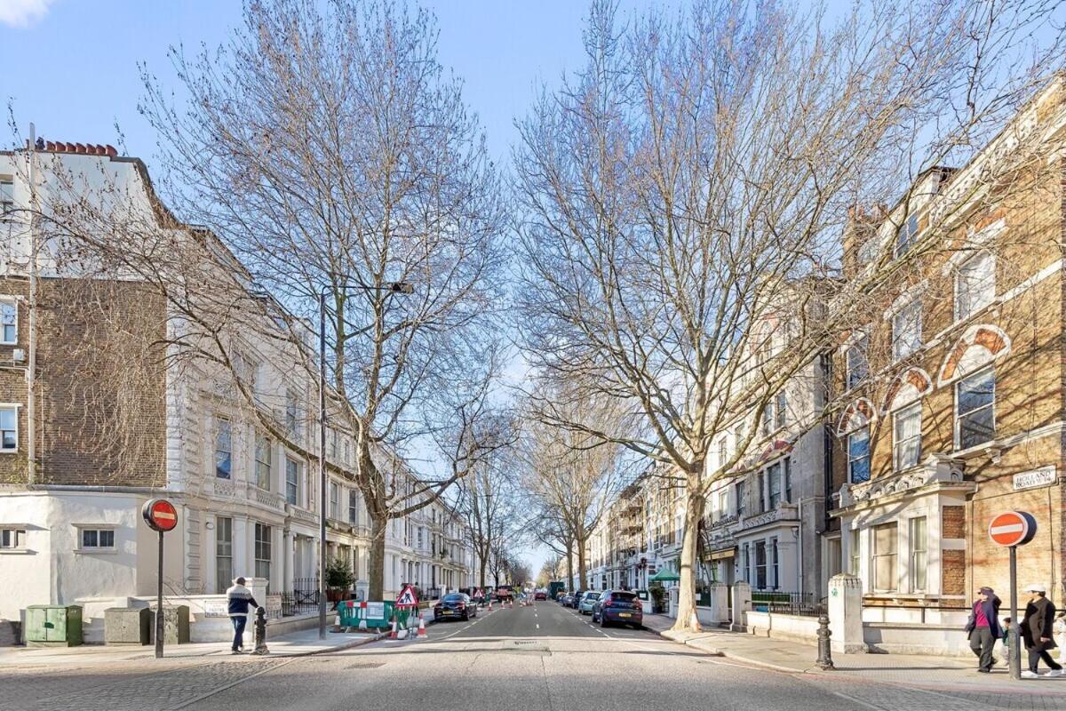 Apartamento Balcony Blue Theme 1 Bedroom Luxury Flat Near Hyde Park! Accommodates Up To 6! Double Sofa Bed And Next To Station! Londres