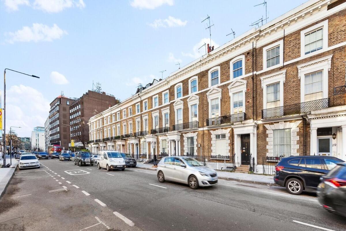 Balcony Blue Theme 1 Bedroom Luxury Flat Near Hyde Park! Accommodates Up To 6! Double Sofa Bed And Next To Station!