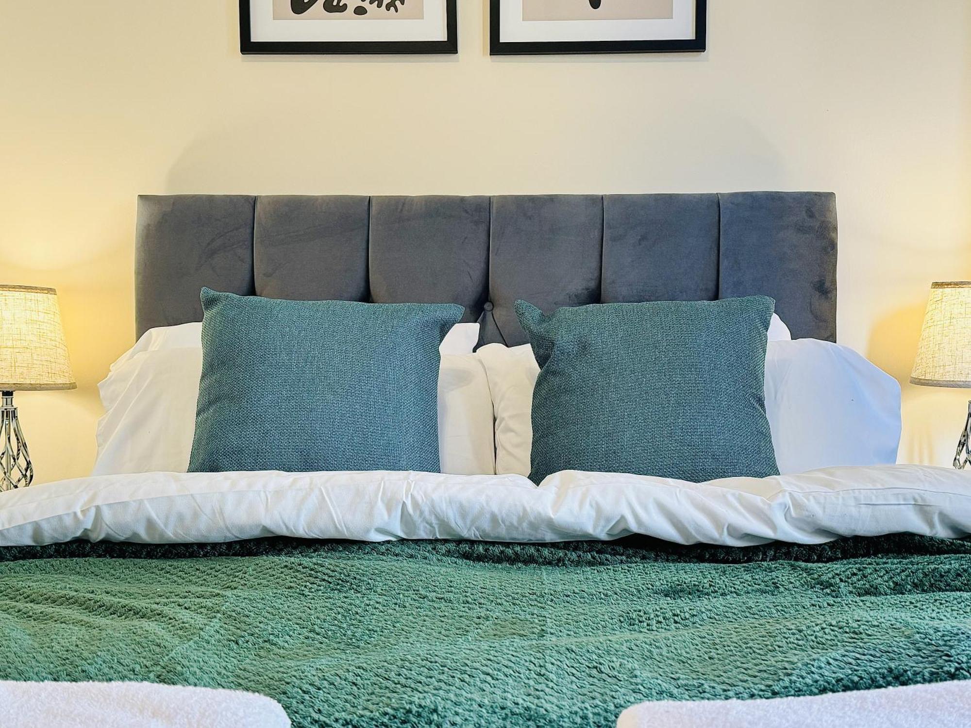 Apartment Falcon - 2 Bedroom Ground Floor Flat In *