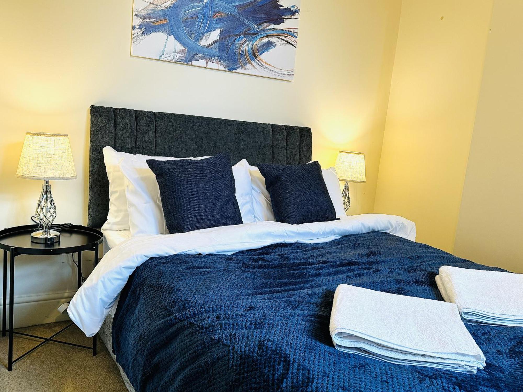 Apartment Falcon - 2 Bedroom Ground Floor Flat In *