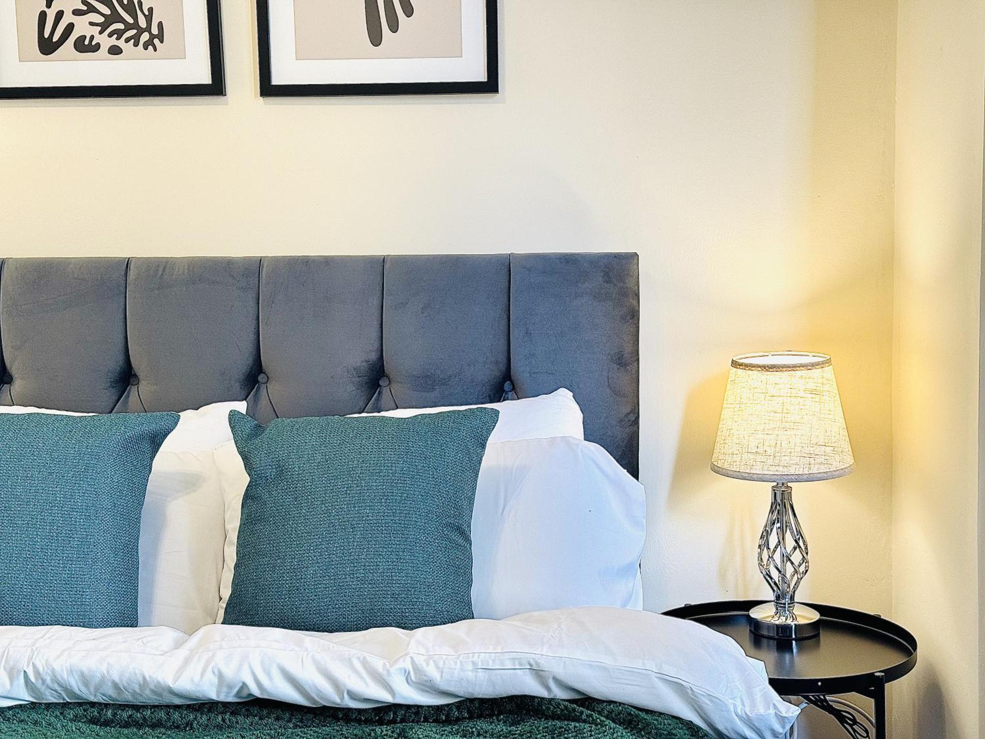 Falcon - 2 Bedroom Ground Floor Flat In Londres
