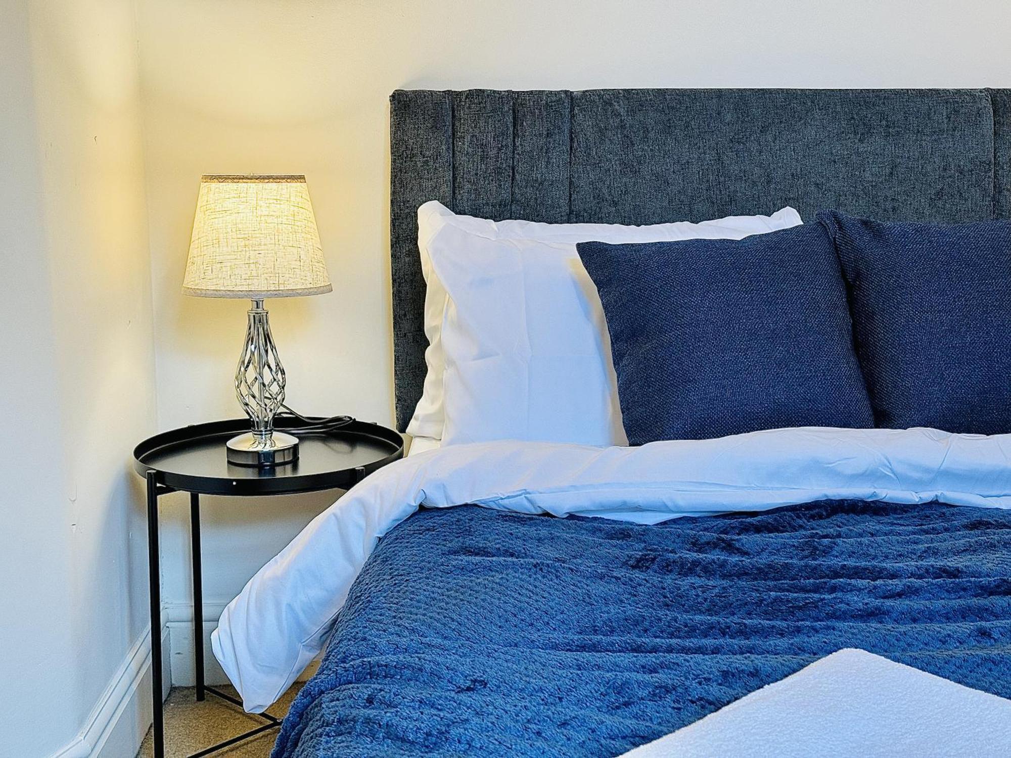 Apartment Falcon - 2 Bedroom Ground Floor Flat In *