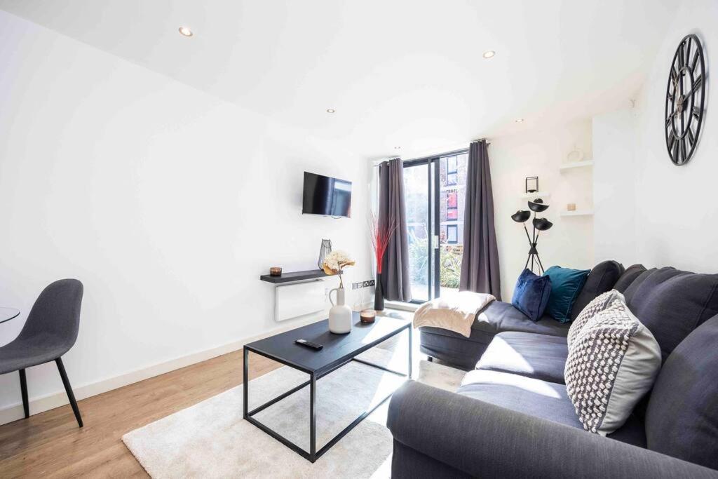 Stylish 1 Bedroom Near Shoreditch - 10 Min Walk Apartment *