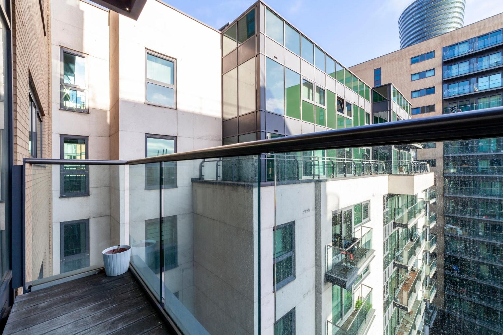 Appartement Comfy 2br Flat W Balcony In Canary Wharf *