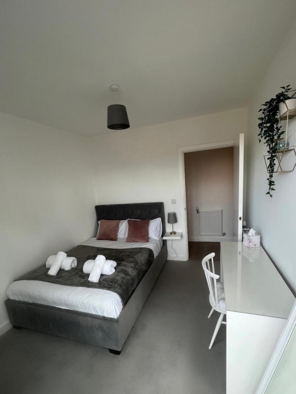 Private In With Balcony Homestay London