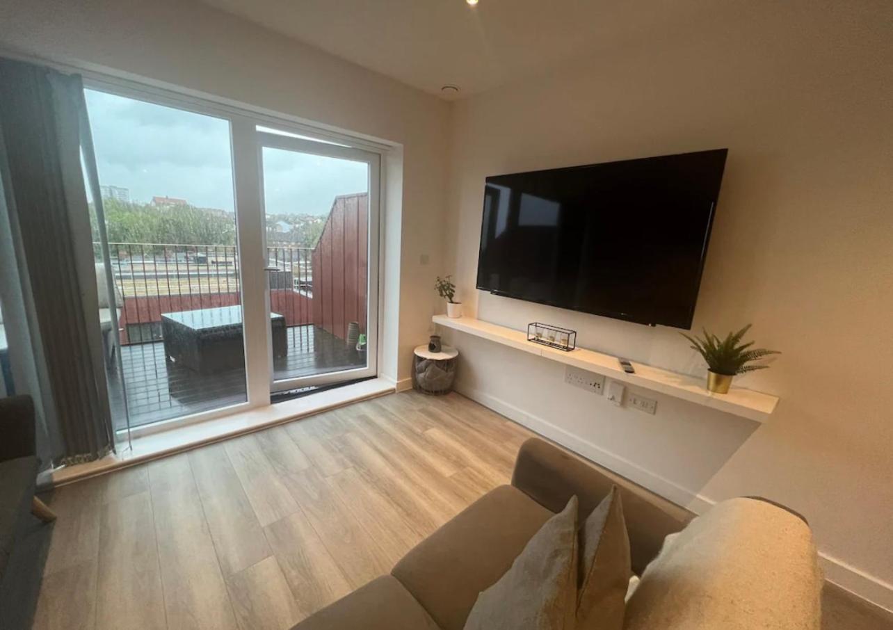 Homestay Private In With Balcony