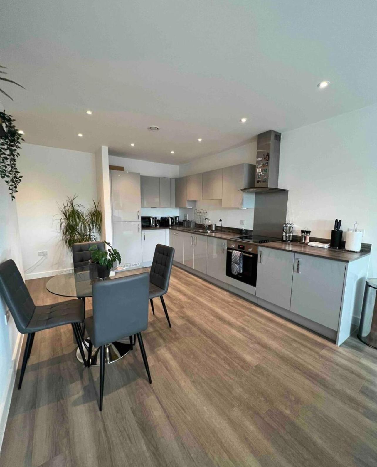 Private In With Balcony Homestay London