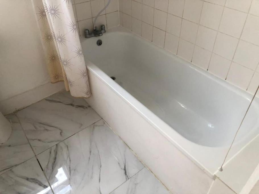 East 2 Bedroom Flat *
