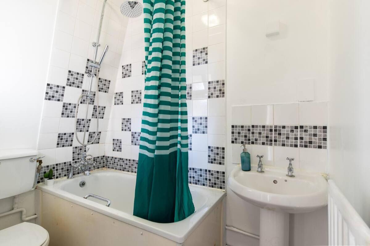 Private Bedroom In Euston *