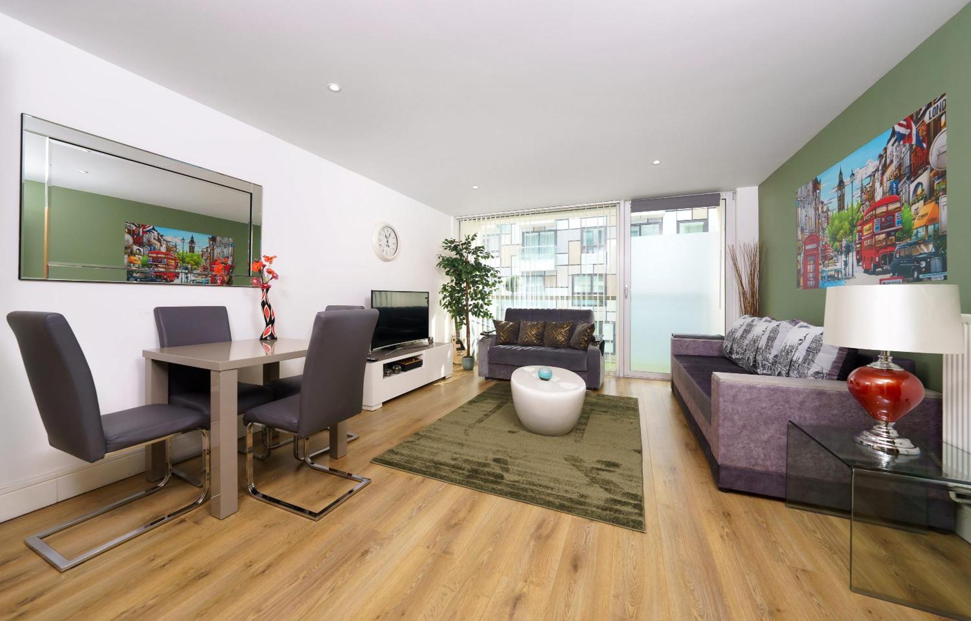 Cobalt Point, South Quay Apartment *