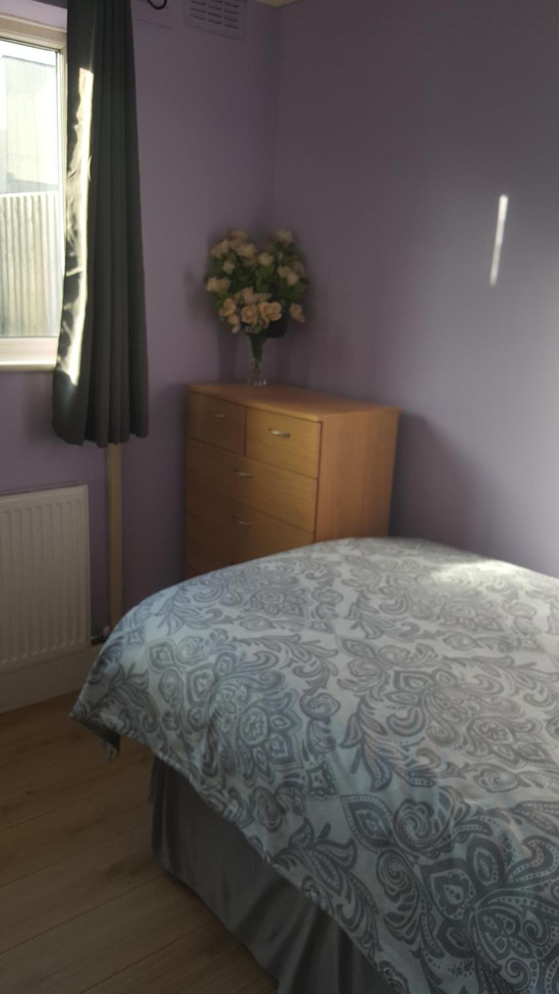 Sunny Single In Tooting * Londres