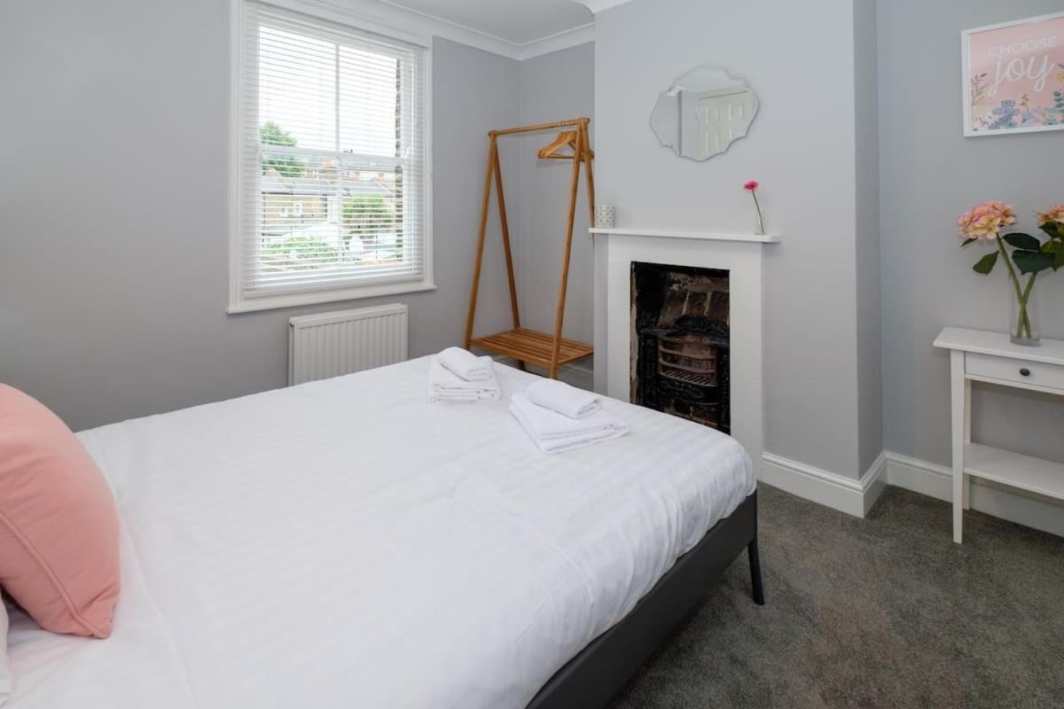 Сasa de vacaciones Contemporary House Garden Near Park & Thames Londres
