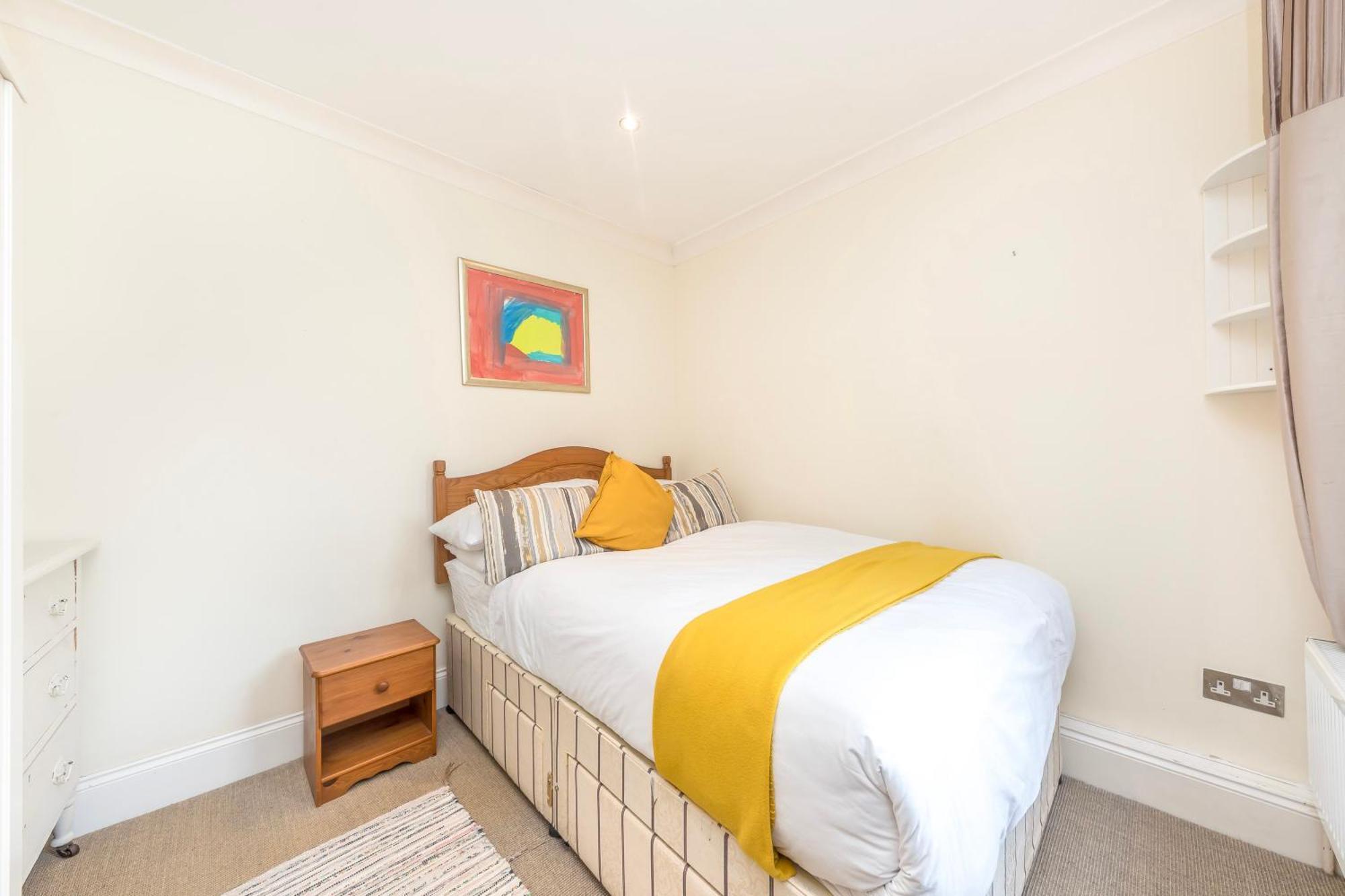 Ferienhaus Stylish & Spacious 3 Bed Victorian House Sleeps Up To 7 - Near O2, Museums, Excel, Mazehill Station 12 Mins Direct Into Bridge London