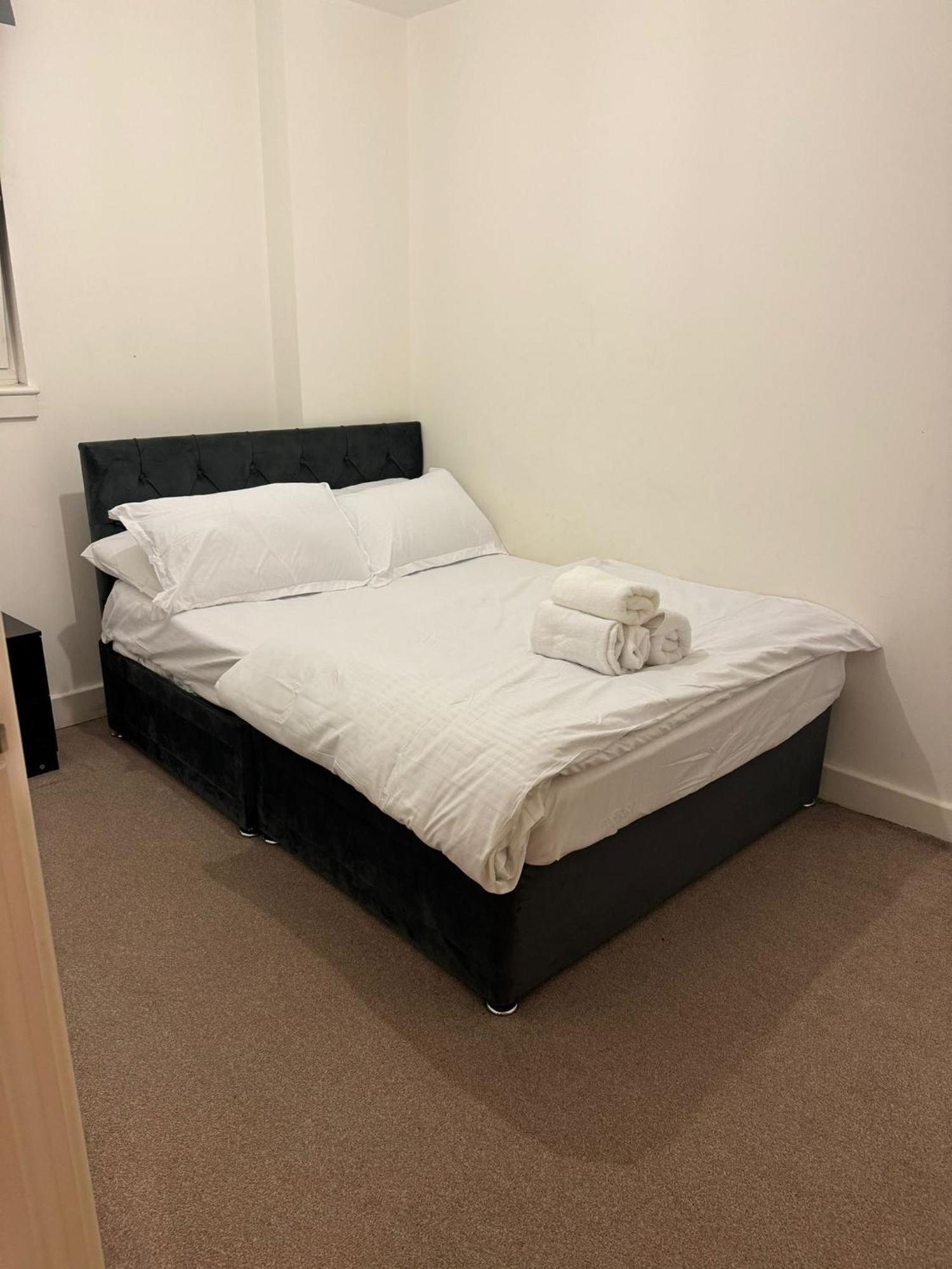Spacious 2 Bedrooms In Stratford
