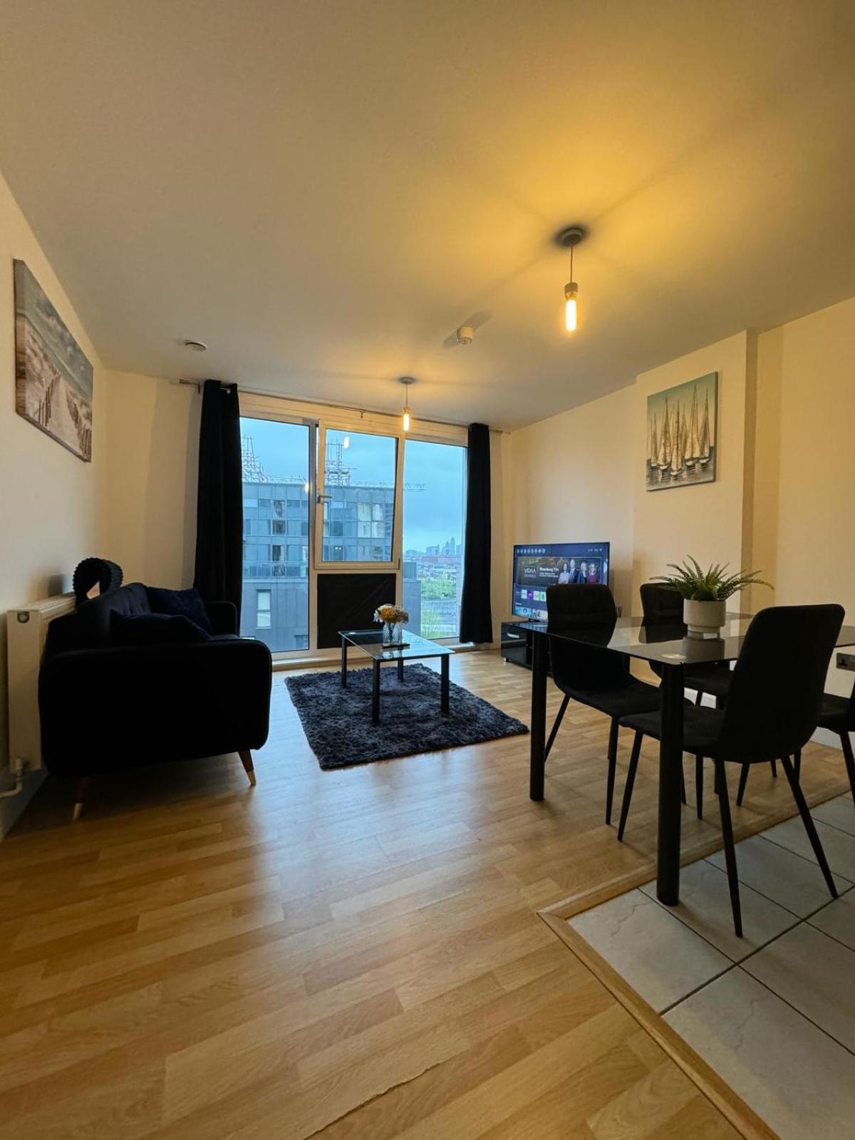 Spacious 2 Bedrooms In Stratford Apartment London