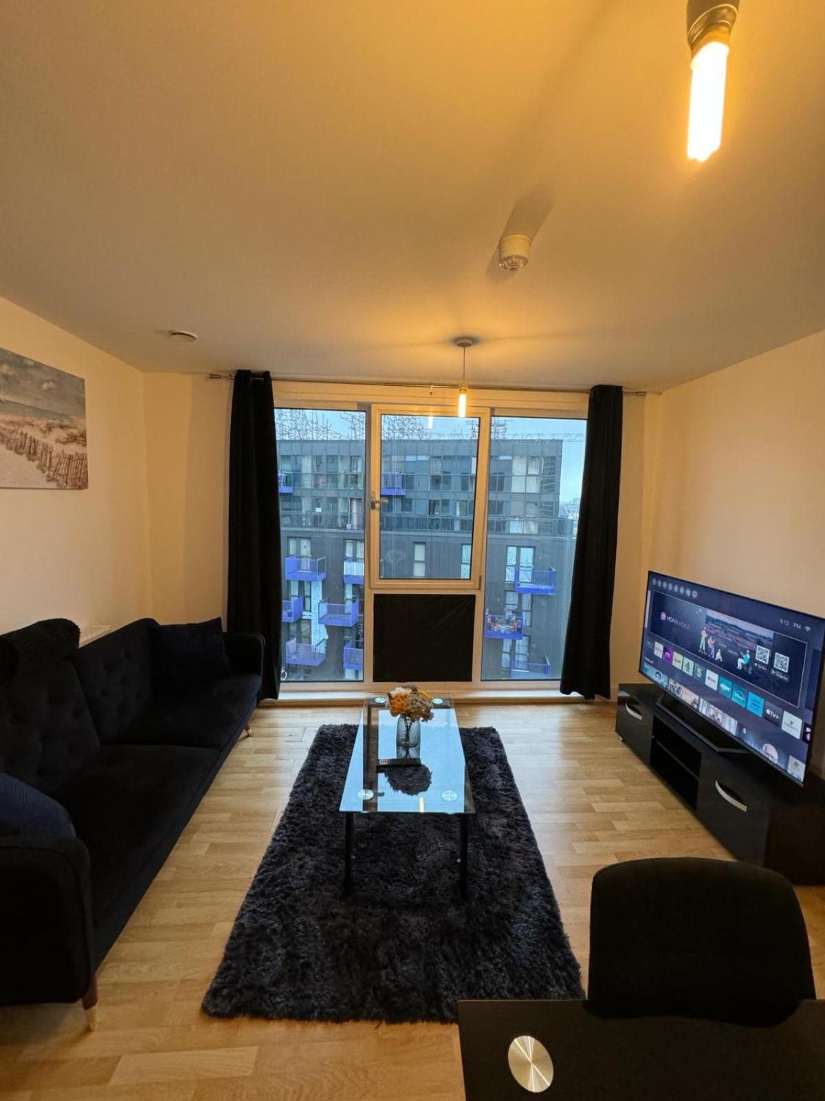 Spacious 2 Bedrooms In Stratford Apartment London