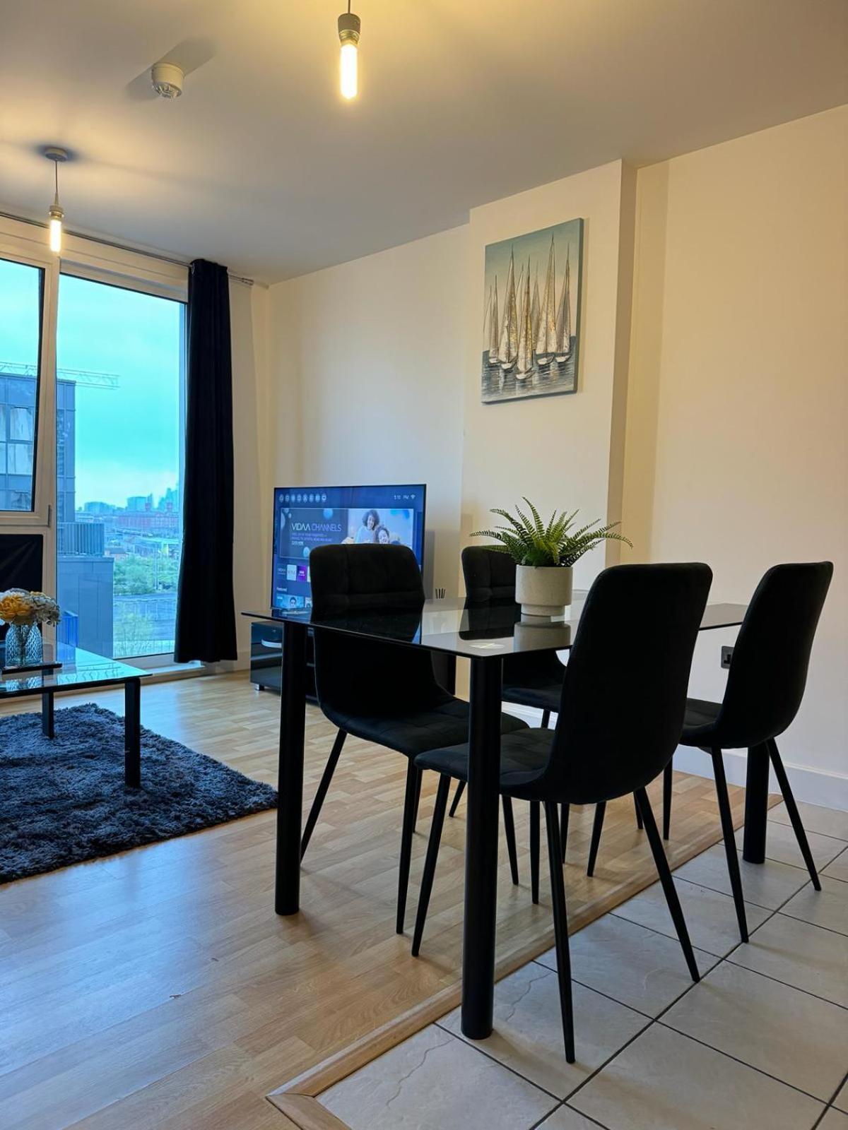 Spacious 2 Bedrooms In Stratford