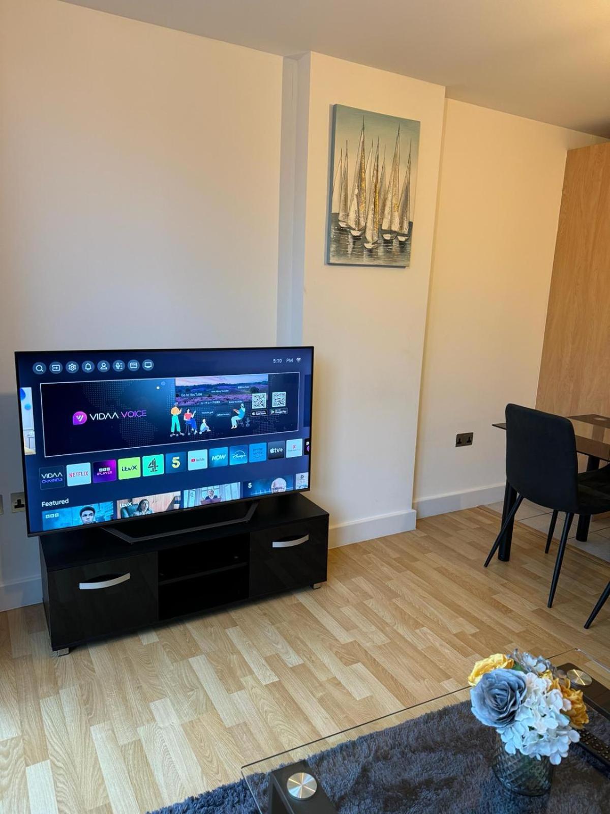 Spacious 2 Bedrooms In Stratford Apartment *
