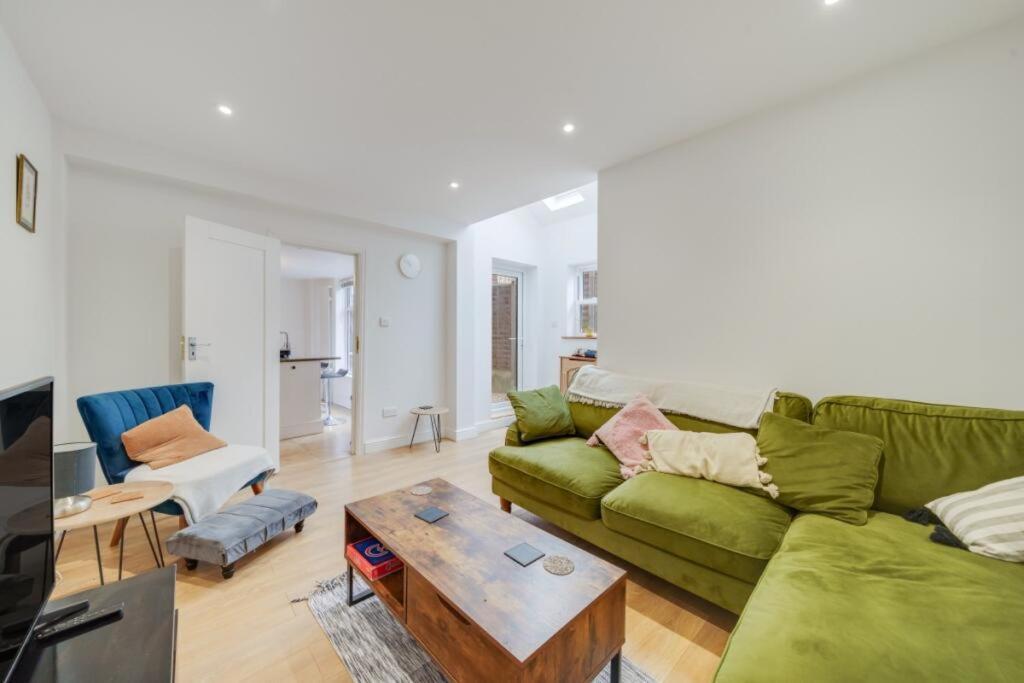 Large Two Bedroom Apartamento
