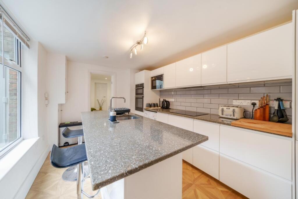 Apartamento Large Two Bedroom Londres