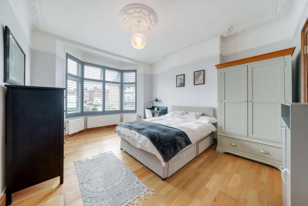 Large Two Bedroom Apartamento Londres
