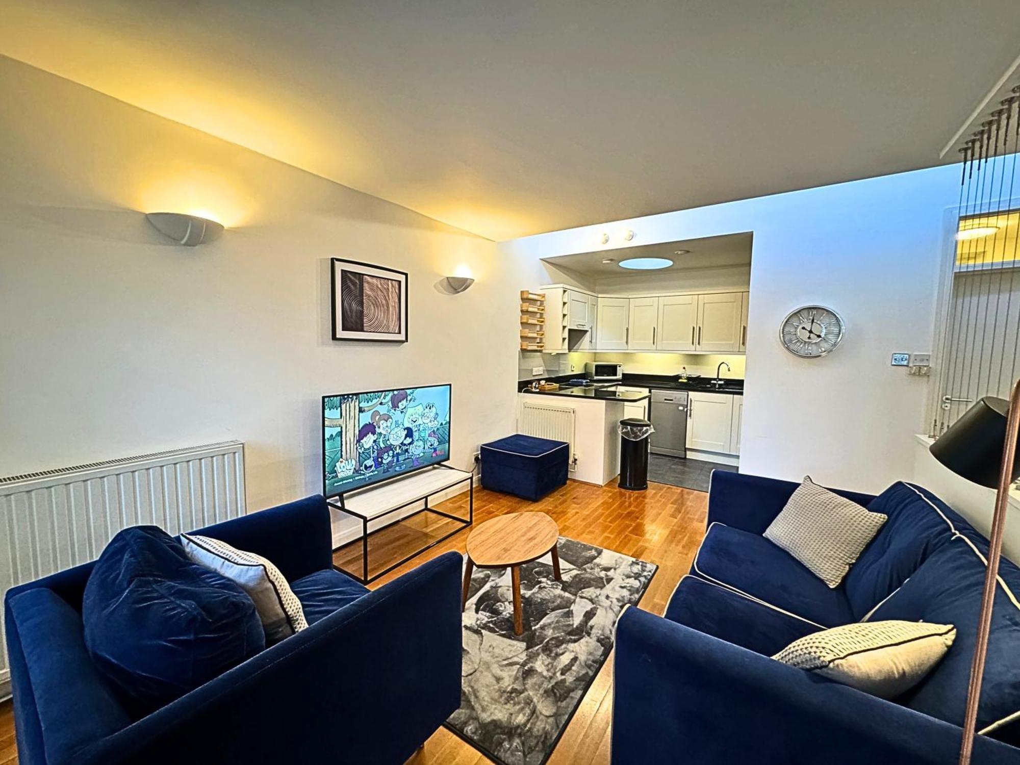 The Heart Of Kensington Mews - 3 Bedrooms House-private Entrance-hyde Park Walk Away-green Park 9 Minutes Underground- The Of With Glamour Of Kensington *