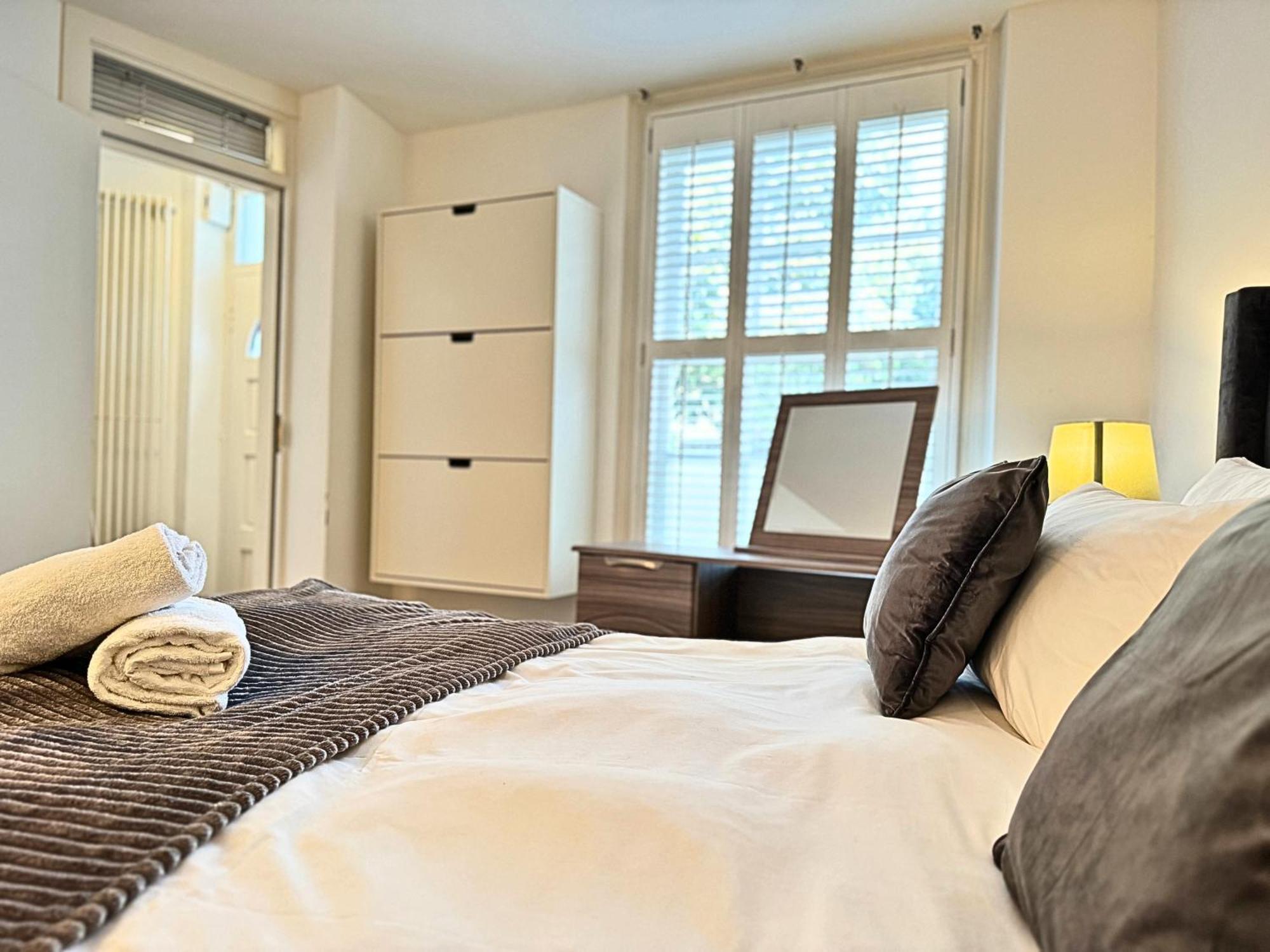 The Heart Of Kensington Mews - 3 Bedrooms House-private Entrance-hyde Park Walk Away-green Park 9 Minutes Underground- The Of With Glamour Of Kensington * Londres