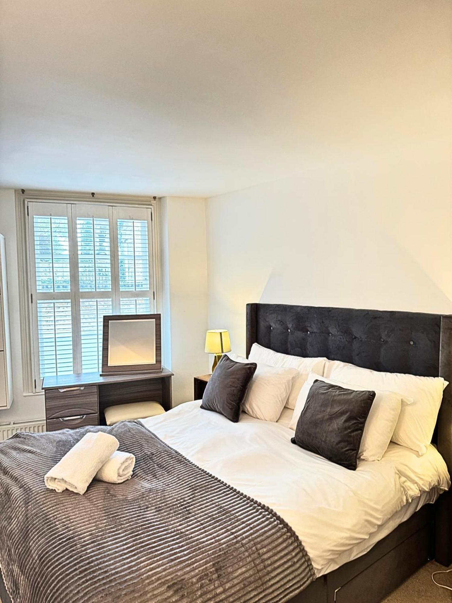 Casa de Férias The Heart Of Kensington Mews - 3 Bedrooms House-private Entrance-hyde Park Walk Away-green Park 9 Minutes Underground- The Of With Glamour Of Kensington Londres