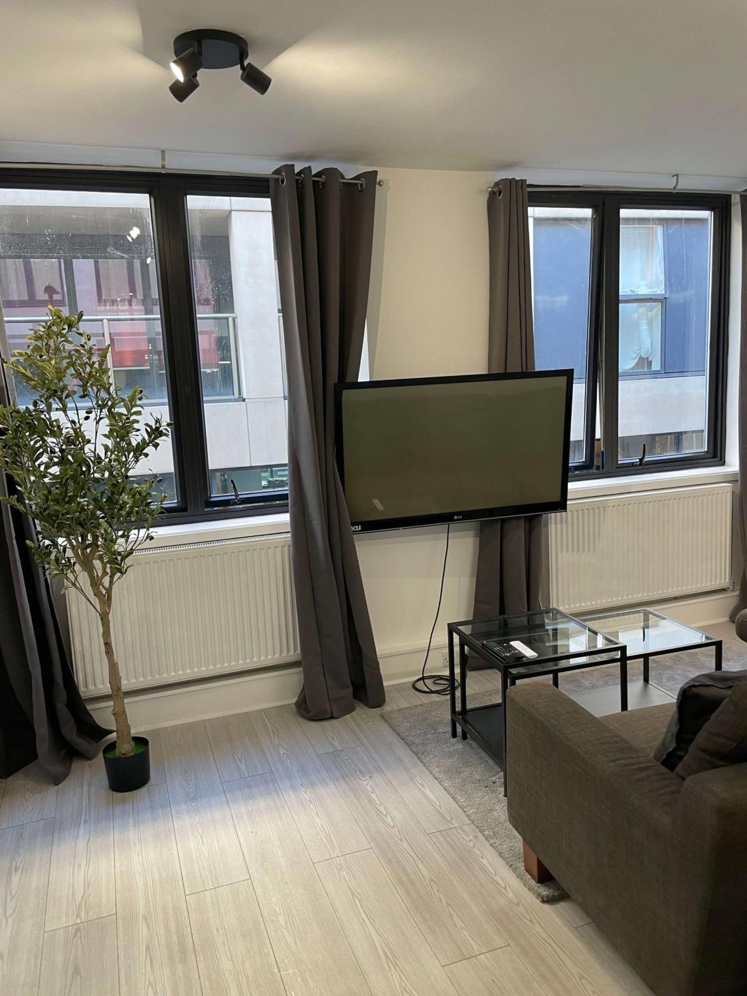 2 Bdrm Contemporary Appartement *